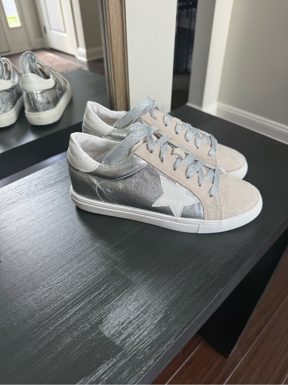 Star Accent Women's Low-Top Sneakers